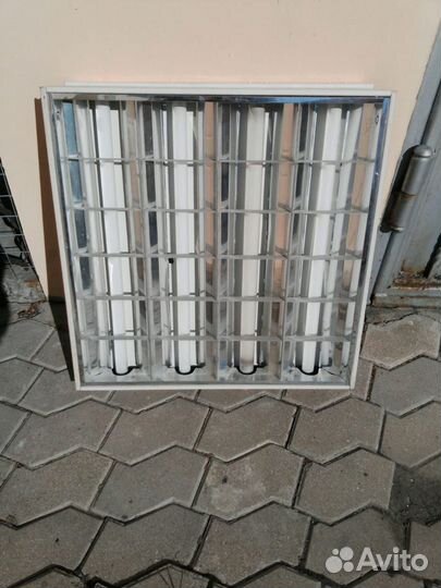 Светильник потолочный встраиваемый люминесцентный