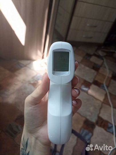 Бесконтактный инфракрасный термометр