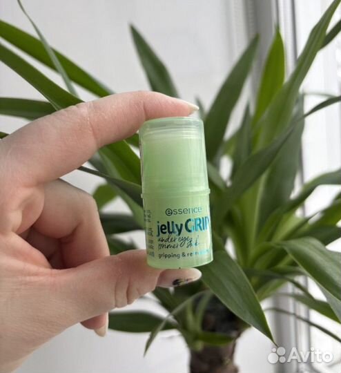 Essence jelly grip стик