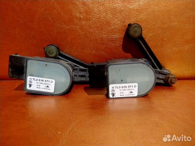 Датчик уровня подвески задний Audi Q7 7L0616571D