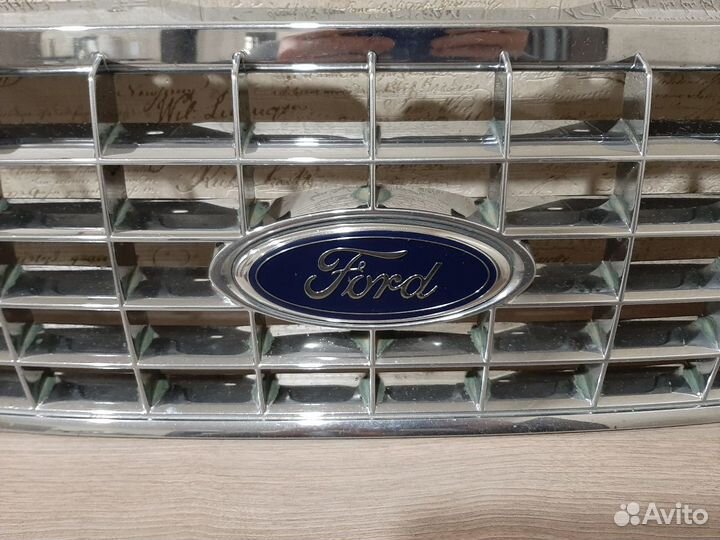 Решетка радиатора Ford Explorer 2003 г
