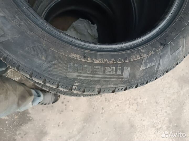 Pirelli Ice Zero 215/55 R16 97T