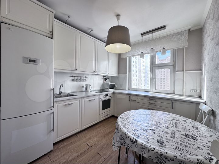 2-к. квартира, 54 м², 9/17 эт.