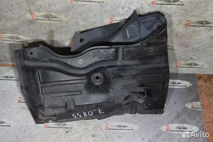 Подкрылок перед лево c Nissan Fuga Y50 VQ25DE