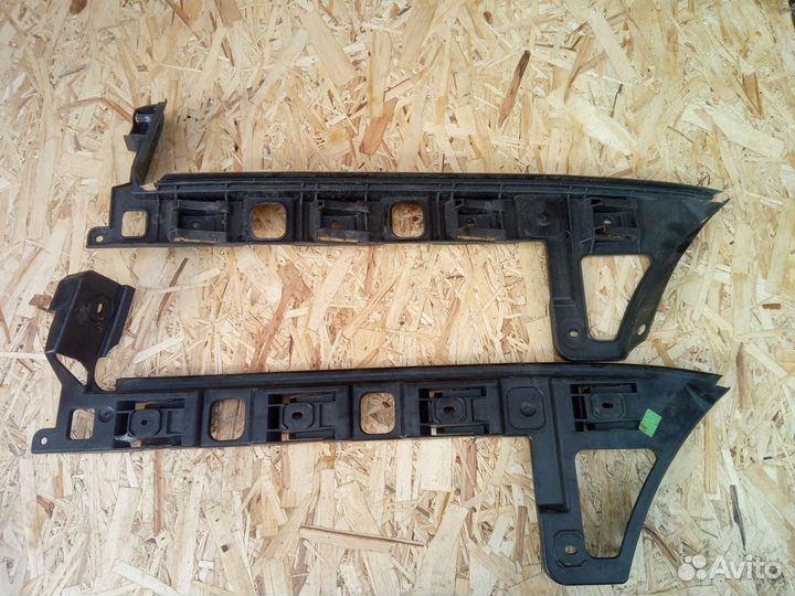 Направляющая бампера Vw Passat B6