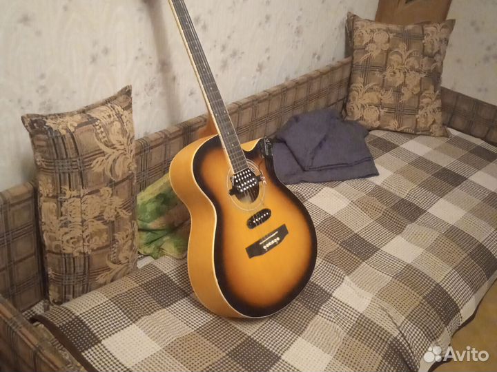 Электро-акустическая гитара
