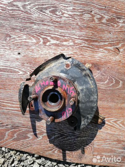 Кулак передний правый Nissan Almera N15 1995-2000