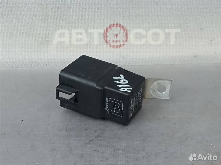 Реле с замыкающим контактом Skoda Octavia A5 RS 1