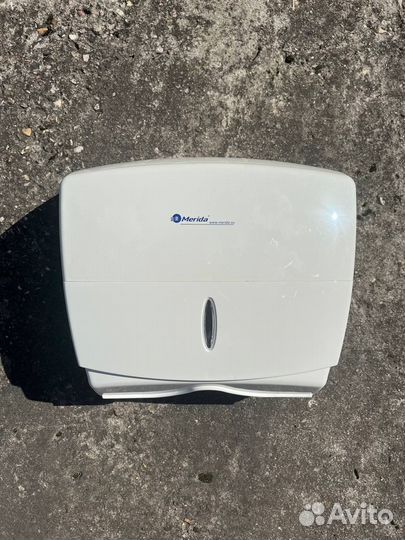 Диспенсеры для полотенец салфеток Merida