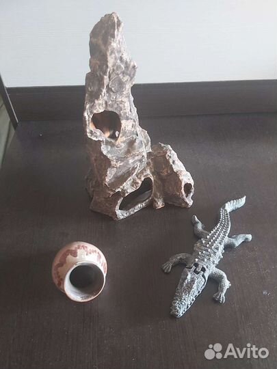 Грот,амфора и крокодил для аквариума