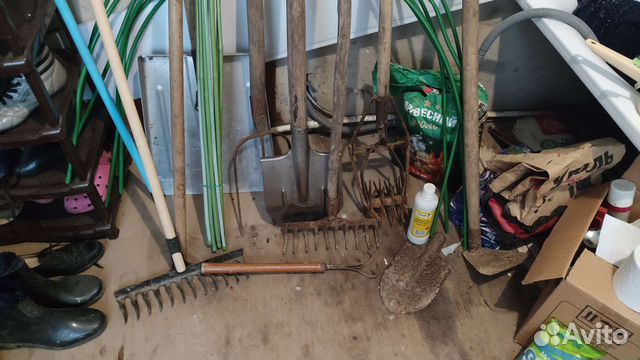 Тяпка, лопата совковая, грабли, вилы топор