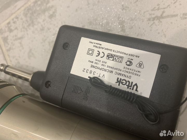 Микрофон для караоке Vitek VT-3832