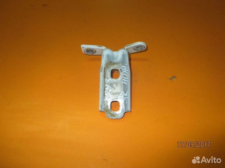 Петля двери 13501716 Chevrolet Cruze 2009-2016