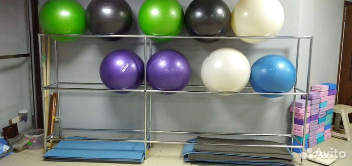 Стойка, стеллаж с мячами фитбол