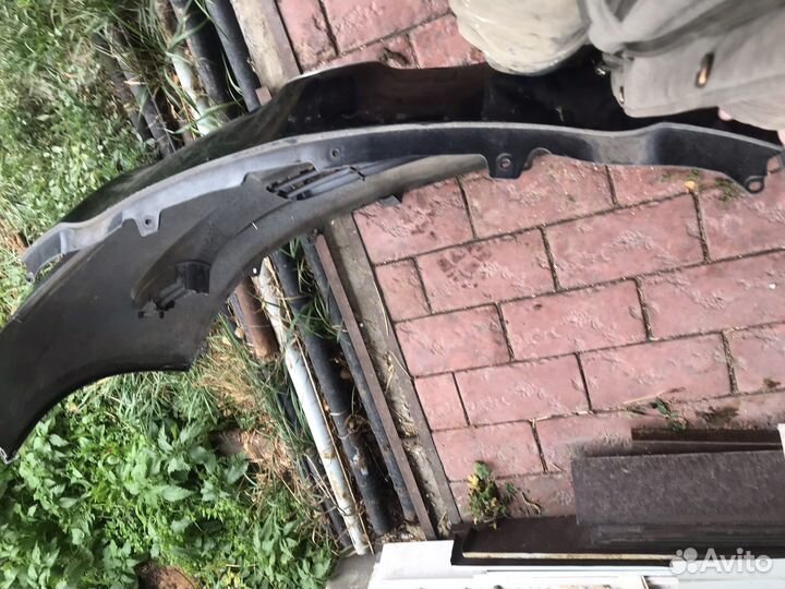 Продам бампер Toyota Vitz