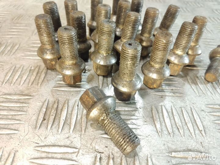 Болт Гайка колесные A 169