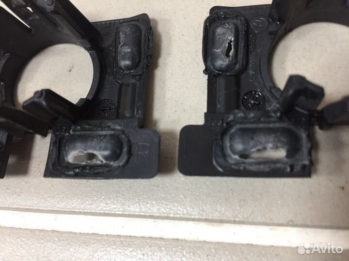 Кронштейны передних датчиков парковки VW Tiguan 2