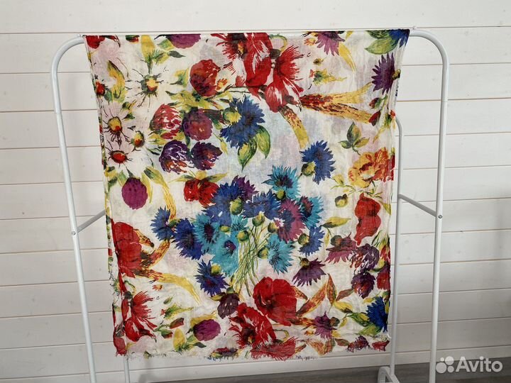 Палантины платки много Zara, Benetton