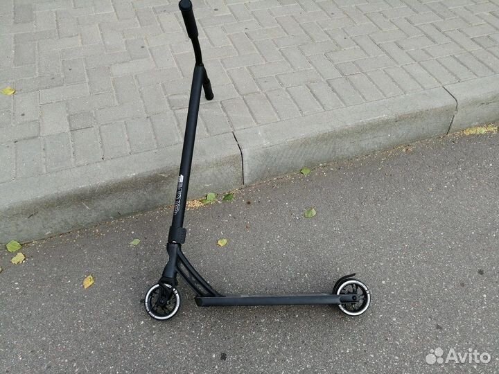 Трюковой самокат tech team busted 2019