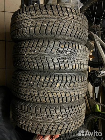 Колеса Ford R15 с зимней шипованной резиной