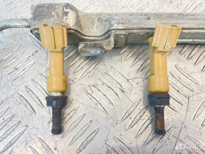 Топливная рейка с форсунками Toyota Corolla