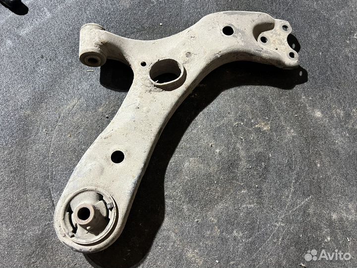 Рычаг передний Corolla 150 auris