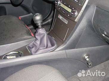 На Toyota Avensis 09- к-т блокираторов капот/МКПП