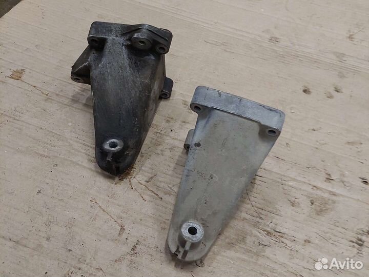 Кронштейн опоры двигателя Мерседес W203 209 211