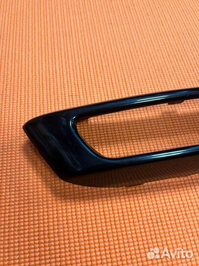 Накладка противотуманной фары передняя левая Land