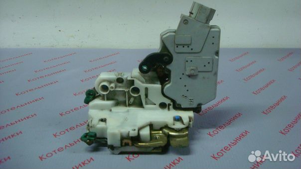 Nissan 80502-2F900 Замок передний правый