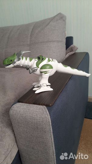 Динозавр на батарейках