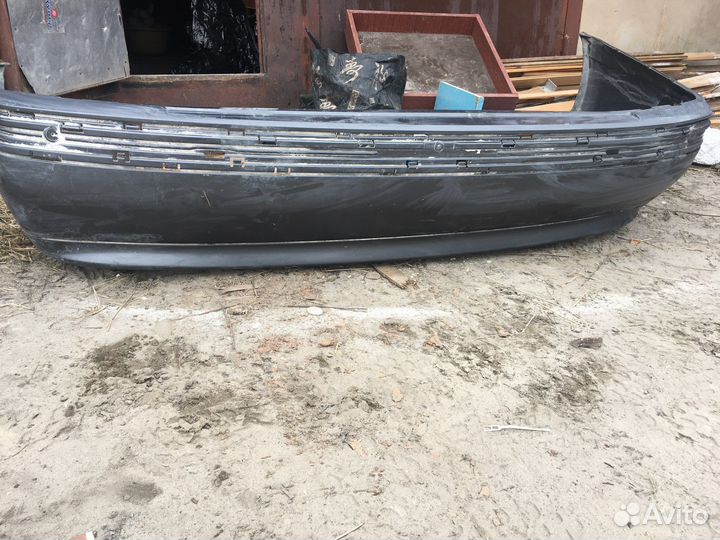 Продам задний бампер на mitsubishi carisma 2003