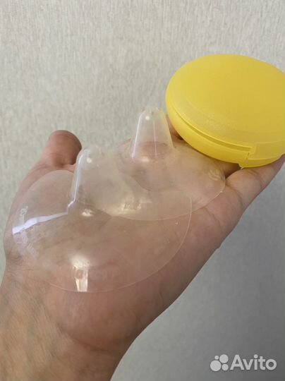 Молокоотсос medela, накладки для груди и бутылочка