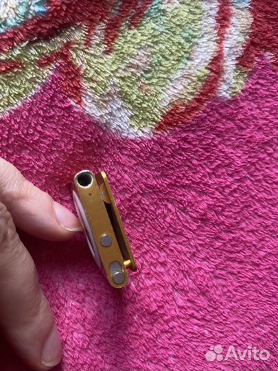 Плеер iPod shuffle золотой