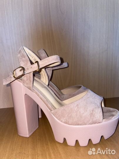 Босоножки женские новые