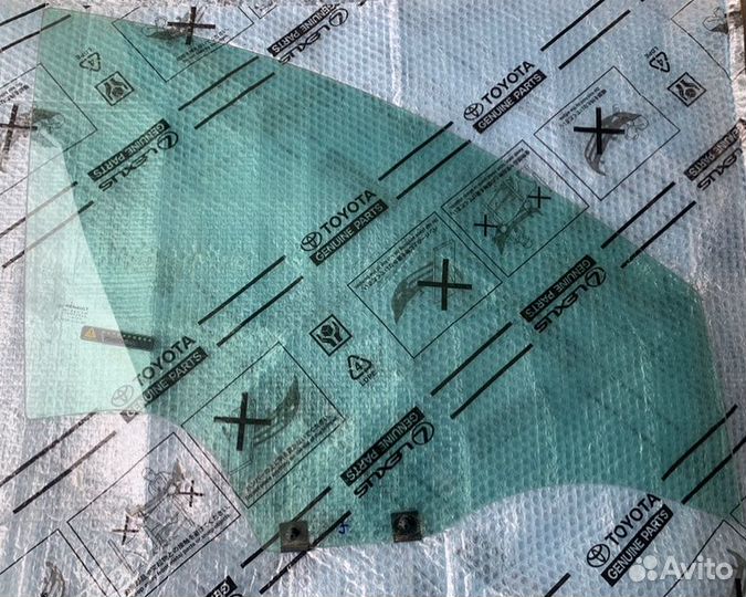 Стекло двери переднее правое Renault Duster 2