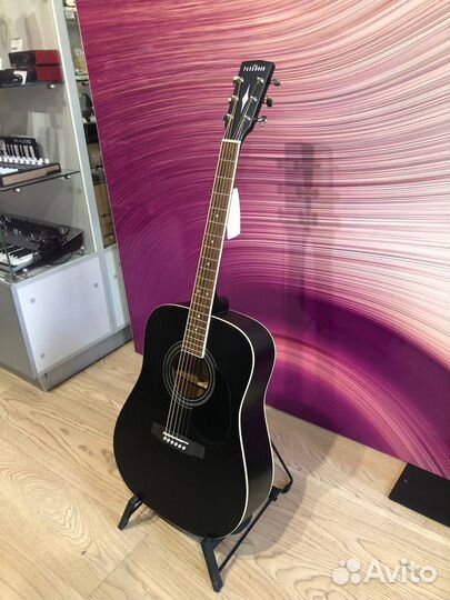 Электроакустическая гитара с чехлом Parkwood W81E