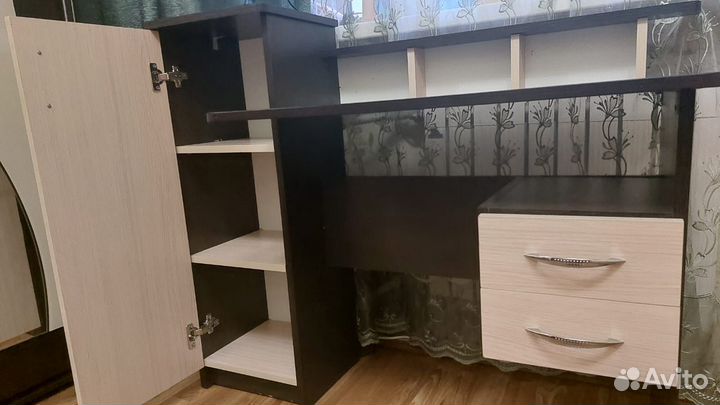 Детский письменный стол