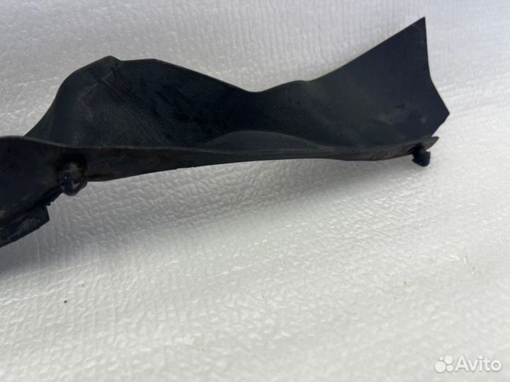 Резинка жабо передняя левая Toyota Camry V70/V75