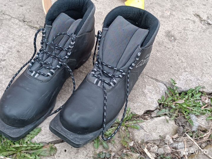 Лыжи беговые 2 пары. Боты 41 размер