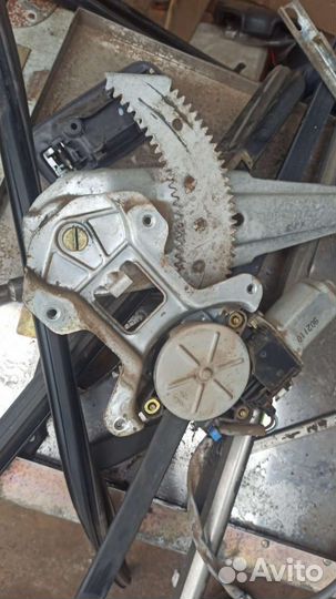 Стекло заднее правое хонда црв