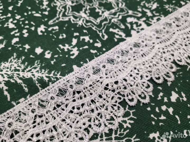 Скатерть из водоотталкивающей ткани с кружевом