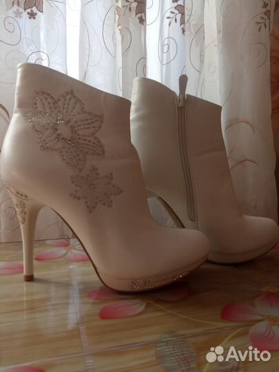 Белые сапожки