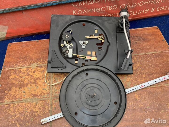 Виниловый проигрыватель СССР на запчасти