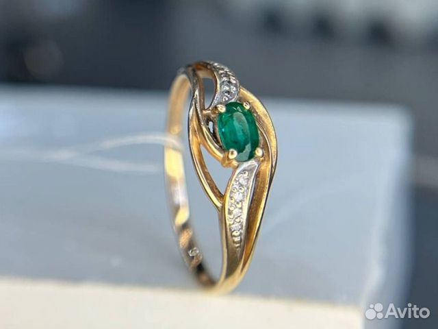 Золотое кольцо с изумрудом и бриллиантами 585