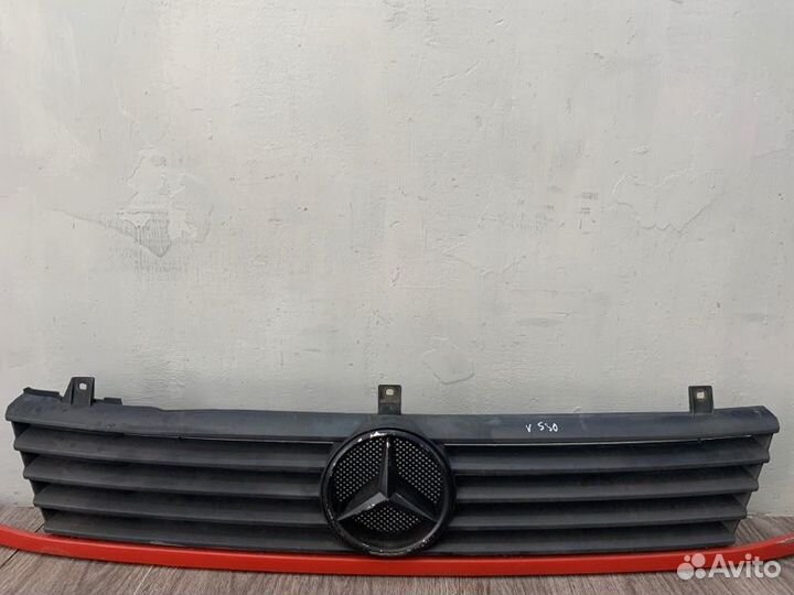 Решетка радиатора передняя Mercedes Vito W638 2000