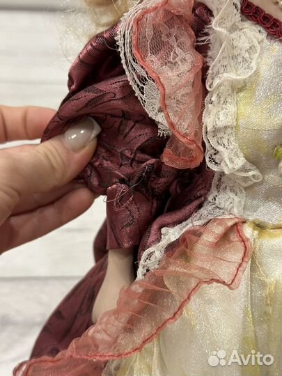 Фарфоровая кукла