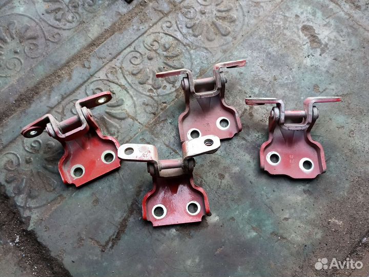 Петля двери Сузуки Игнис 2