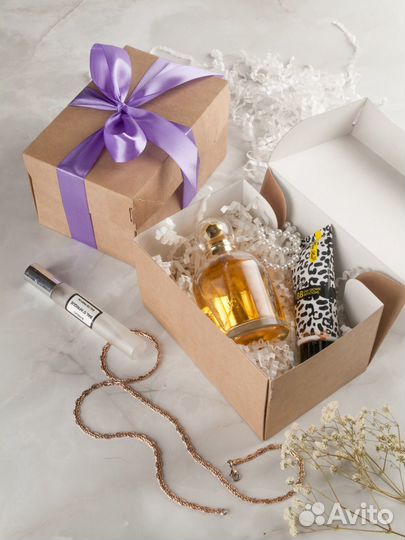 Подарочная коробка упаковка