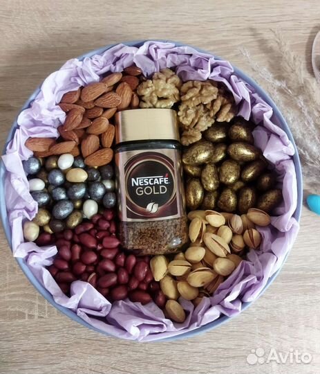 Подарочный набор, букет из орехов и шоколада